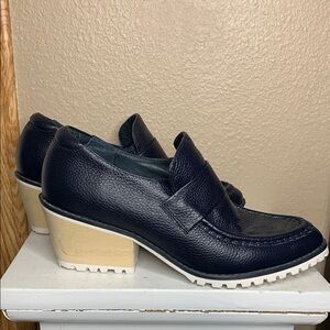 Na.mu Navy Leather Loafers EUC